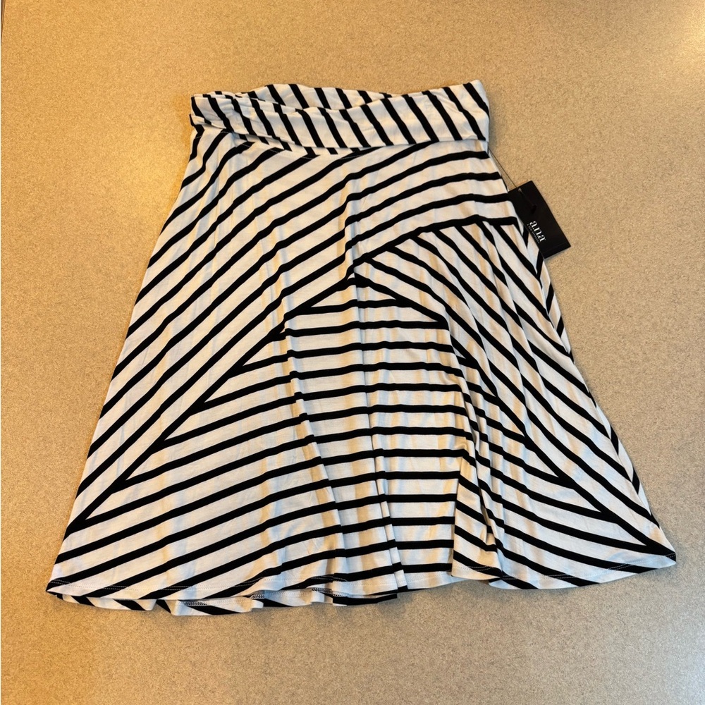 a.n.a Striped A-Line Skirt in Black and White